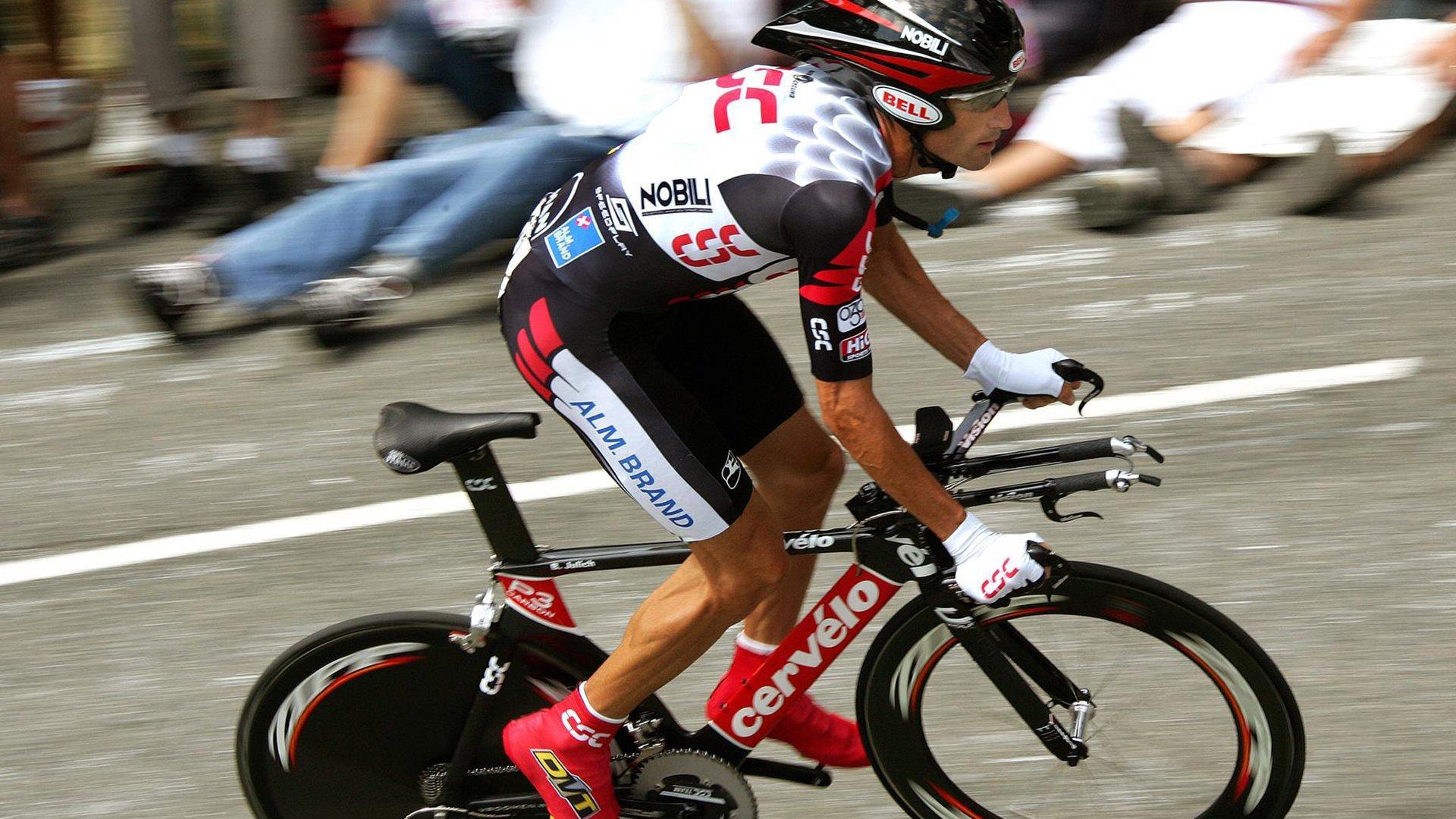 【开云app】本-福斯特盛赞拉门斯神勇出击，唯有英超淬炼的门将，方有此等决断