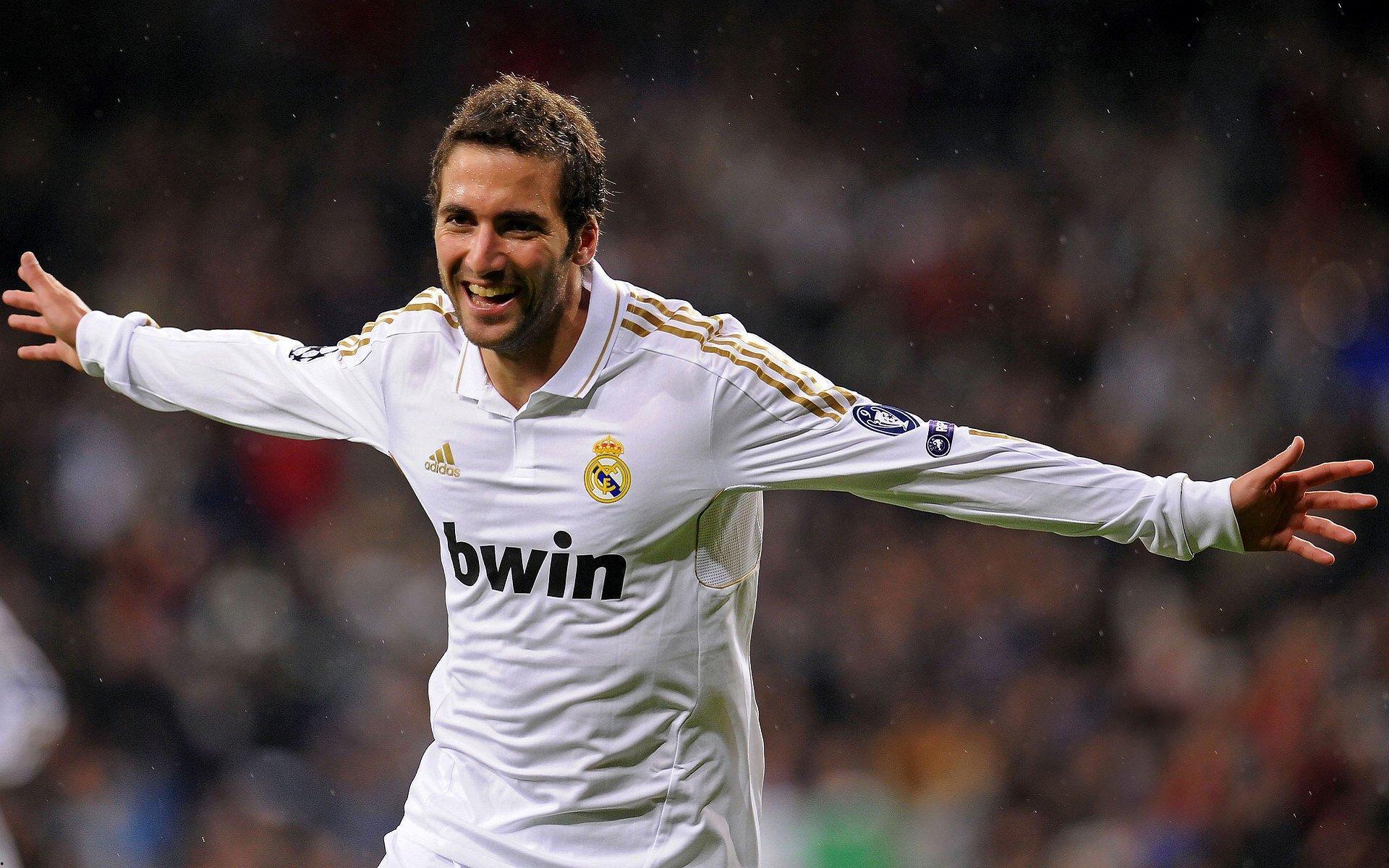 伊布深情追忆卡佩罗塑造生涯 身份转换以红鸟代表续写足球篇章